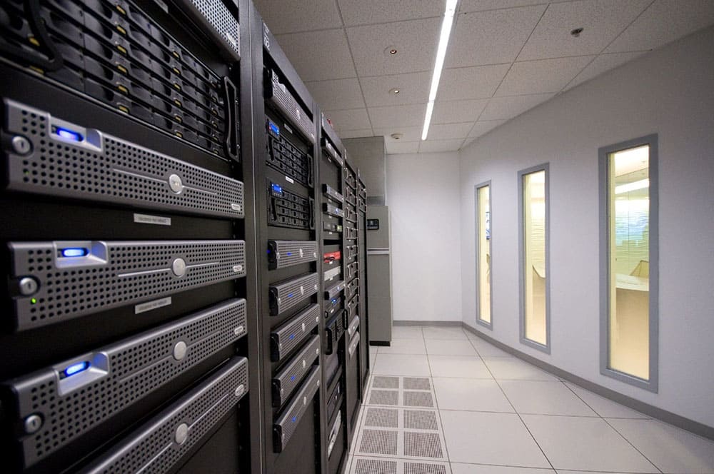 Cloud Server Masih Diabaikan? Bisnis E-Commerce di Makassar Bisa Kalah Bersaing!