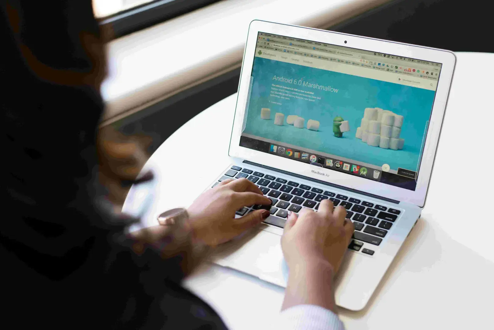 Jadikan Bisnis Anda Lebih Mudah Dikenal dengan Jasa Pembuatan Domain dan Cloud Server yang Profesional