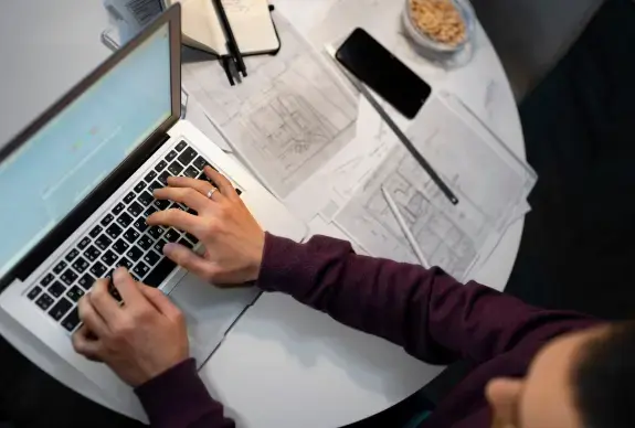 Jasa Website Itu Kayak Tukang Bangunan Digital—Pilih yang Berpengalaman