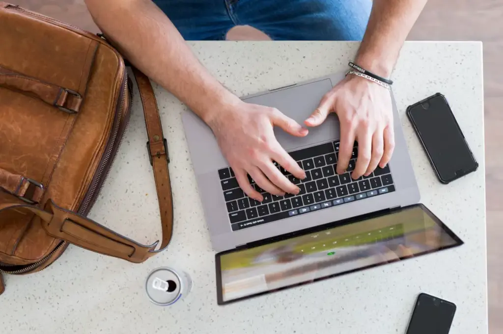 Minahasa Menyongsong Era Digital: Website Jadi Kunci Pertumbuhan Bisnis Lokal