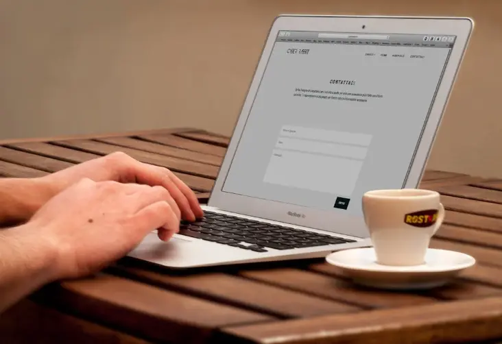 Mengintegrasikan Kecerdasan Buatan (AI) dalam Strategi E-Commerce Website
