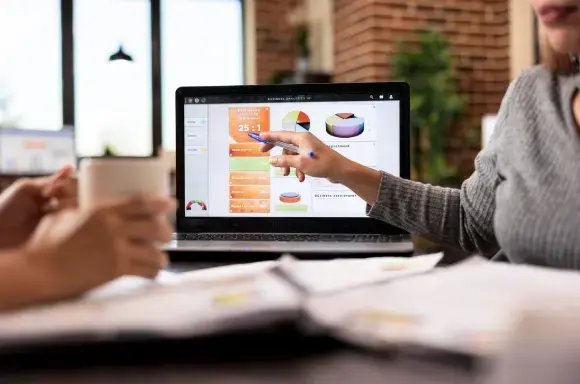 Makin Banyak Pesaing? Makin Wajib Punya Website